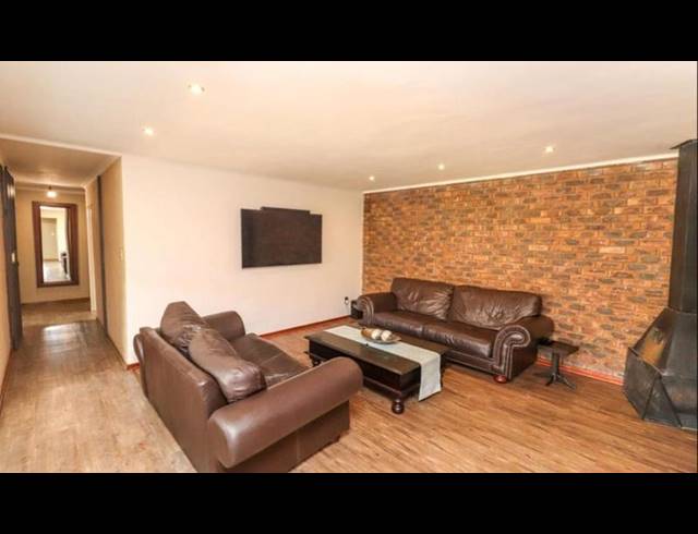 5 BEDROOM HOUSE FOR SALE IN MEYERSDAL